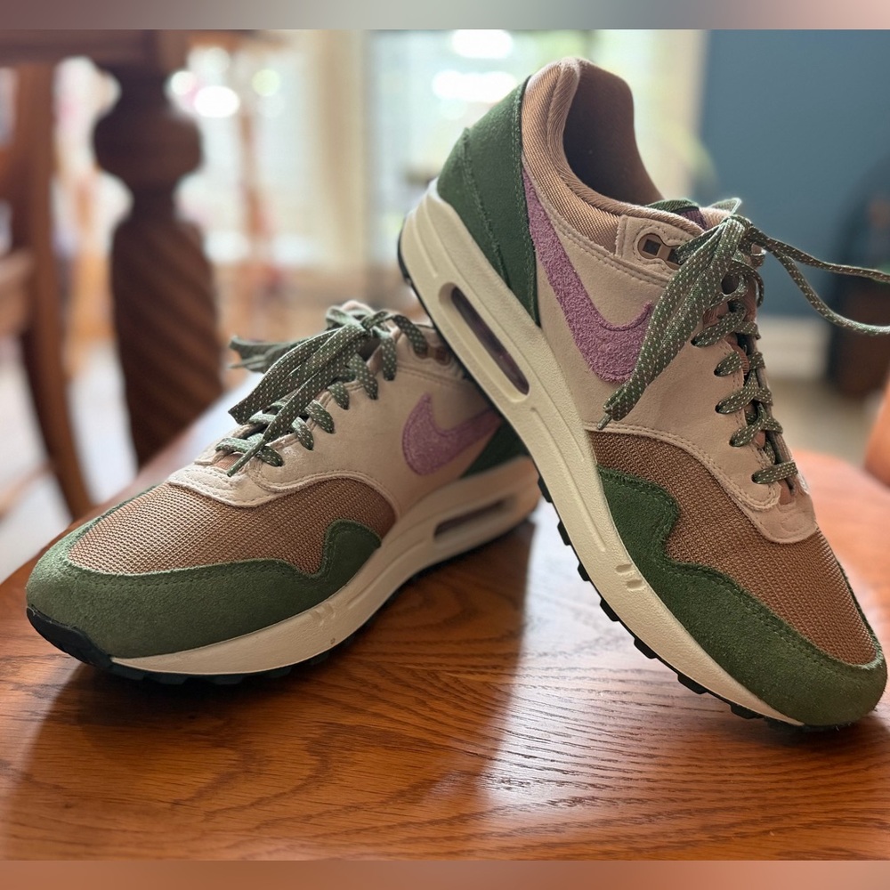 Nike Women's 9.5 Olive Green, Mauve & Tan Air Max Style Sneakers